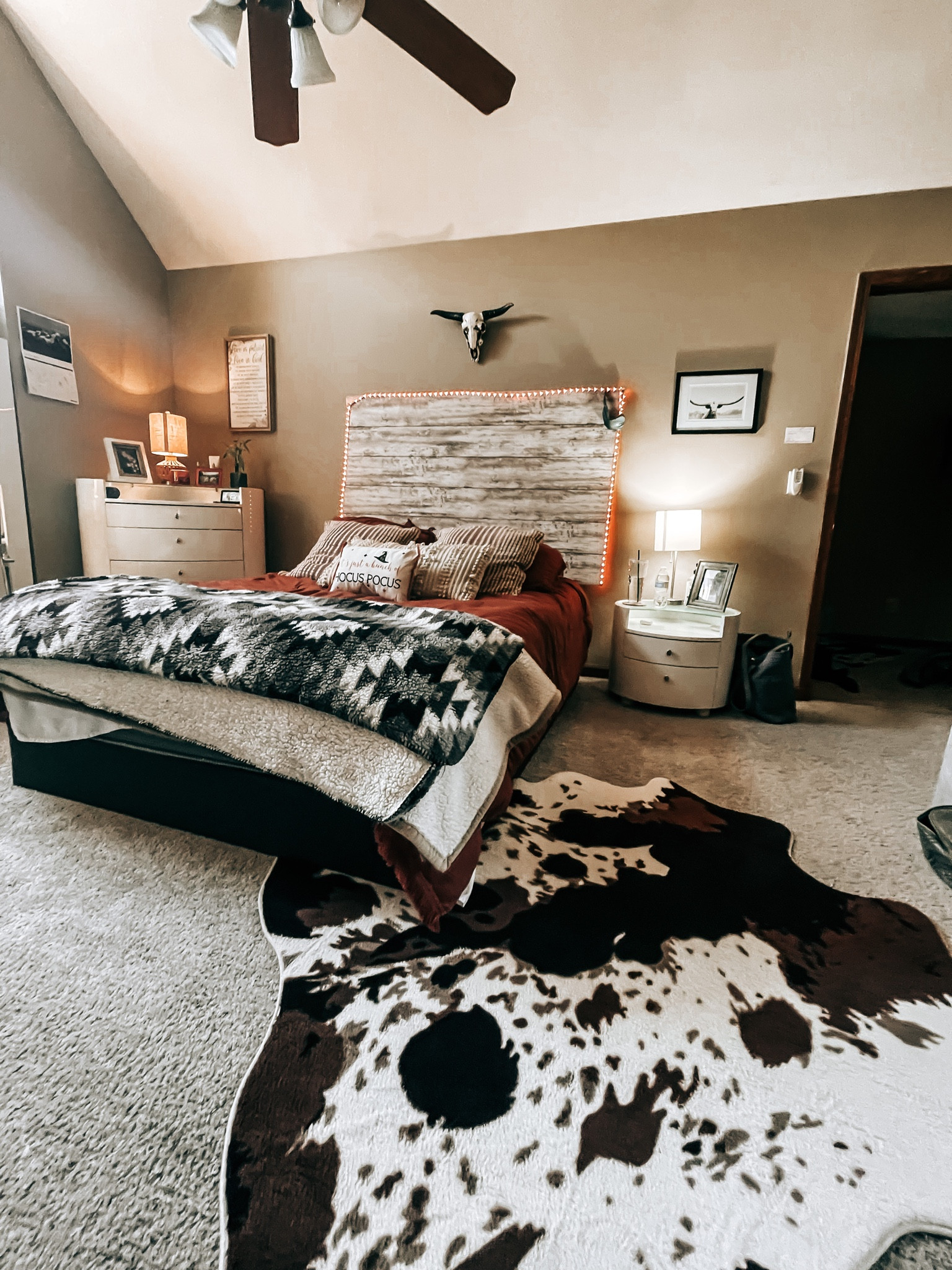 Amazon room decor 

#LTKbump #LTKfit #LTKSeasonal