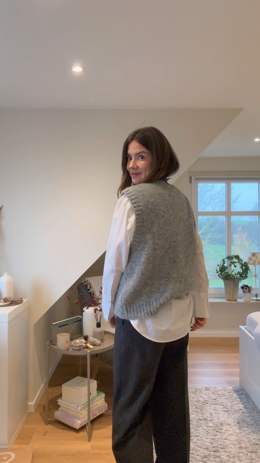 you just take a pinstripe pants, a white blouse & a sweater vest and et voila- you have such a great classic autumn/winter look! 👌🏽✨🍁❄️

#LTKdeutschland #LTKautumn #LTKwinter