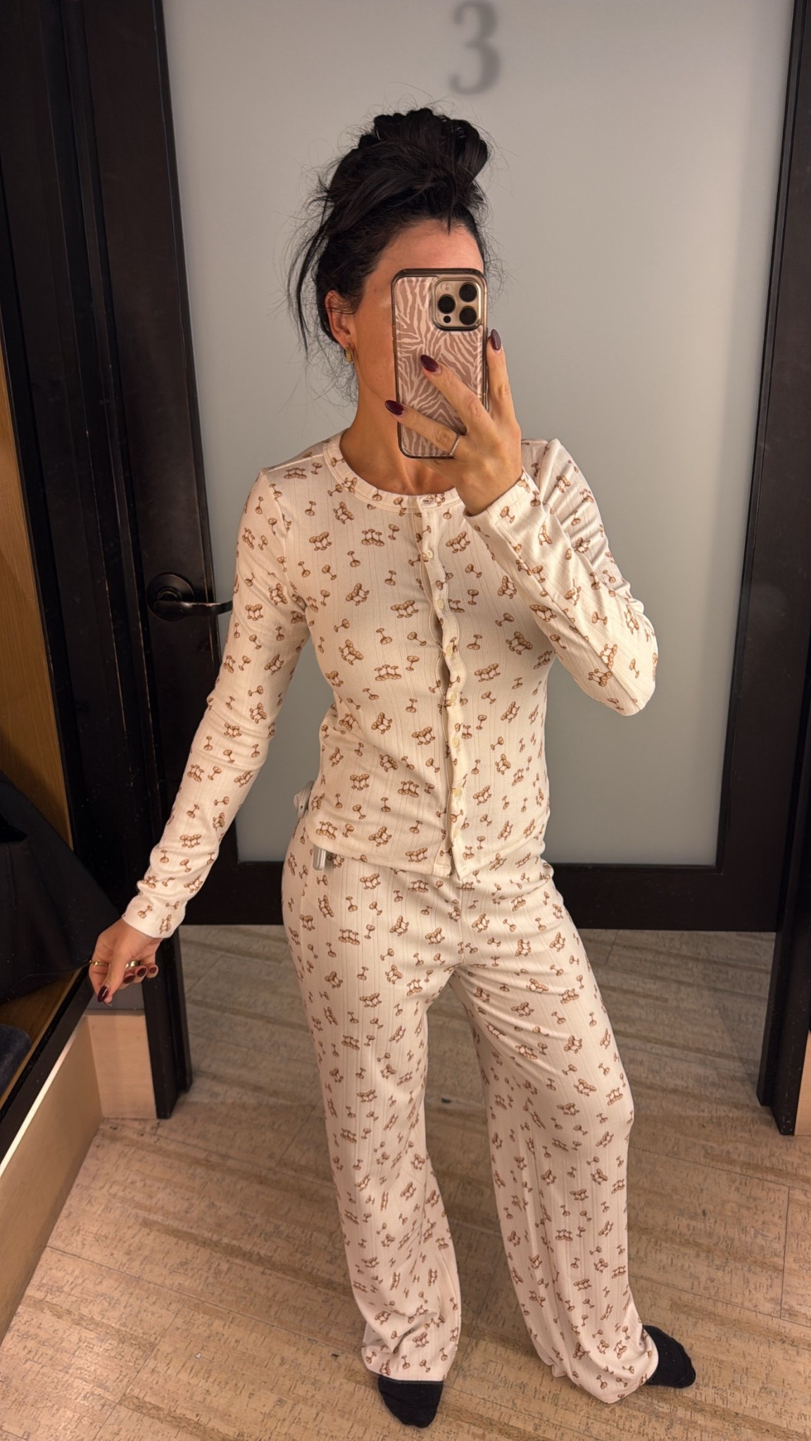 Abercrombie espresso martini pajamas! How cute! I am in a size XS. Comes in other prints! 

Gift idea 
Lounge 


#LTKHoliday #LTKGiftGuide #LTKootd