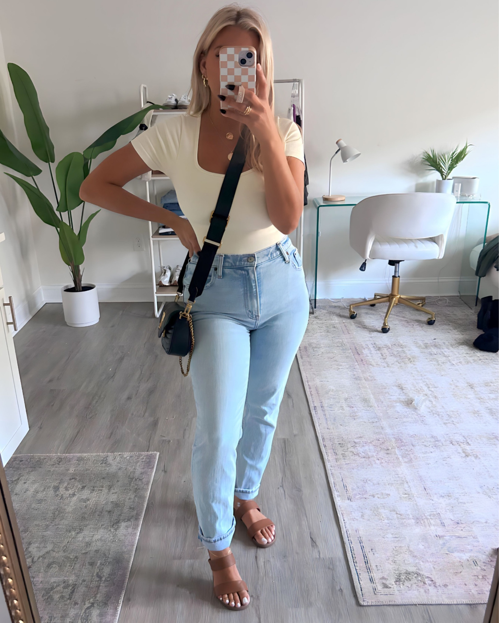 Favorite denim jeans ever on major sale today! I do a my true size 6. And a medium in the amazon bodysuits that are super supportive and comfortable 🤗 #datenight #brunchfits #ootd @abercrombie 