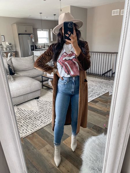 Outfit I’d wear in Nashville 👢🖤

Jeans — size 25
Graphic tee — size medium
Velvet duster — size small 

Amazon fashion | amazon finds | amazon must haves | found it on amazon | kimono outfit | high waisted jeans | velvet duster cardigan | sock booties | graphic tee | wool hat 



#LTKunder50 #LTKstyletip #LTKshoecrush