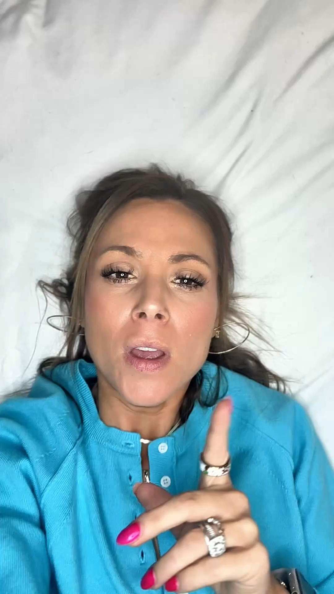 This weighted eye mask works like a weighted blanket but designed for your head. The gentle pressure helps calm anxiety and racing thoughts while the blackout design blocks light so your brain can actually relax and enter deeper sleep.

The best part is the two-sided design. One side is soft velvet for cozy comfort, and the other side is cooling for hot nights or when your body just needs a sensory reset.

#sleepwell #stressrelief #womenswellness #selfcareroutine #hormonehealth