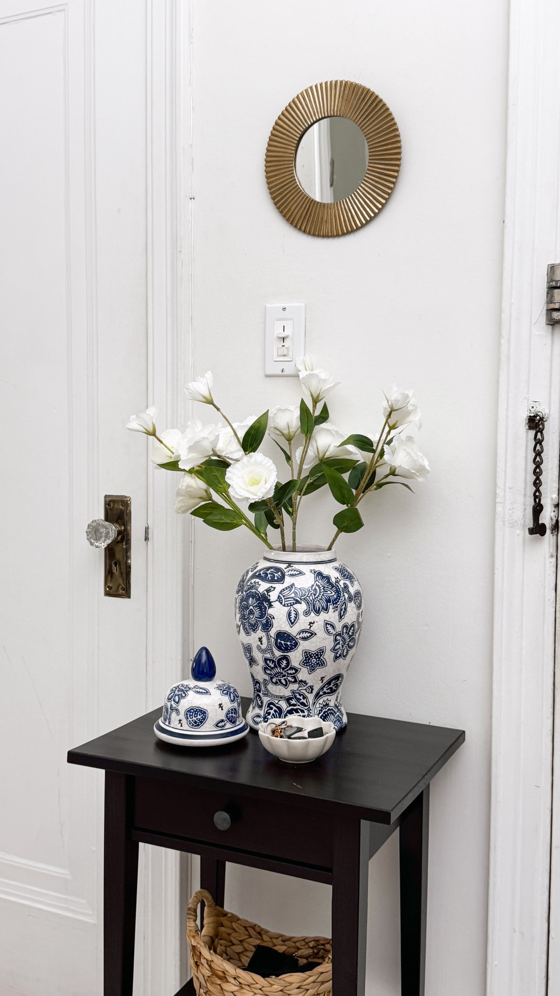Entry way home decor styling. Chinoiserie vase! Faux flowers. Wall mirror.