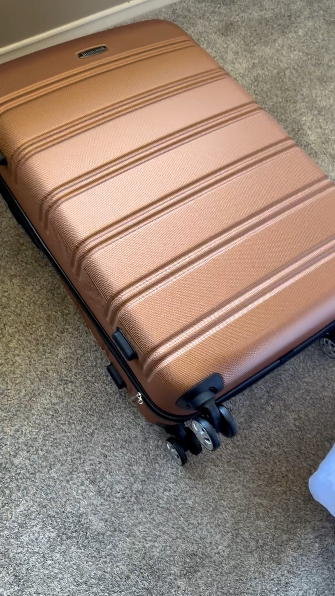 Amazon beis lookalike so durable and affordable if you’re planning on any traveling this seasons for holidays the brown and green are so perfect! 

#LTKHoliday #LTKItBag #LTKTravel