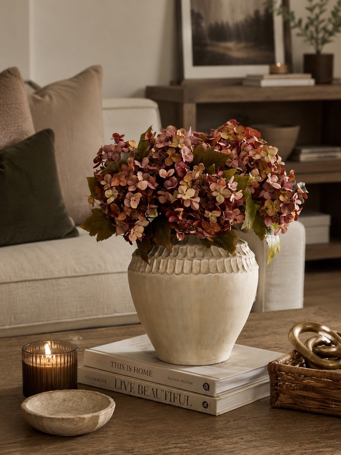 Nothing says fall like a vase full of beautiful autumn stems. 🤎 These Pottery Barn faux florals add the perfect warm, cozy touch to any coffee table, entryway, or kitchen island—and they’ll last all season long. 🍂✨