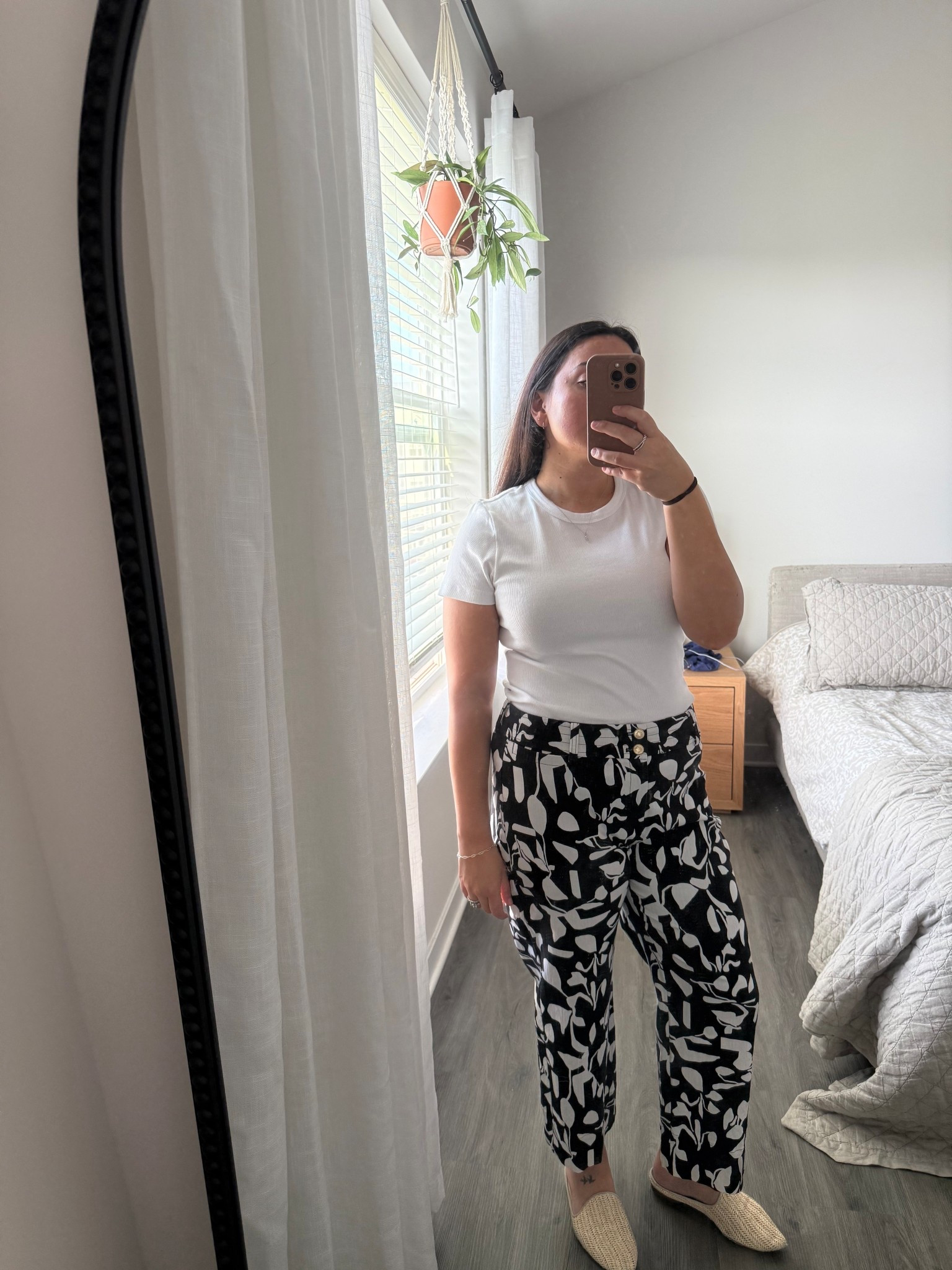 Found this monochromatic look in the photo reel from a bit ago! 

Shirt is J. crew size M - linked basically the same ones
Shoes are size 8 - linked similar
Pants are size 12 - exact linked here 
Also linked my exact phone case and earrings! 

#LTKFindsUnder100 #LTKMidsize #LTKWorkwear