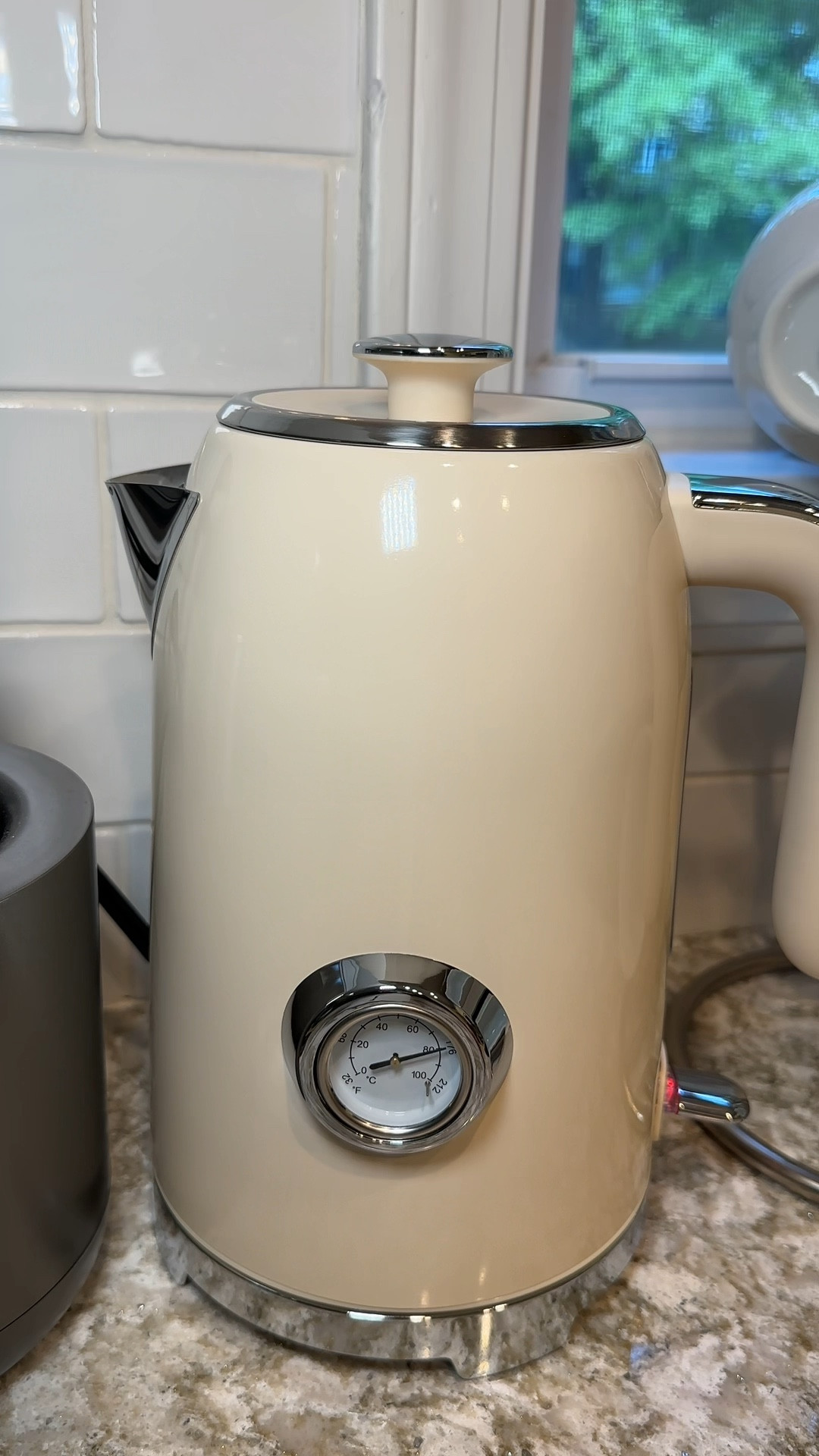 Do you have a kettle? And where are you from? 🇬🇧🇺🇸

I feel like I’m so behind the times!!!

#kettle #datingabrit #teakettle #boilingwater #englishvsamerican #britishvsamerican #datingabrit 

#LTKHome