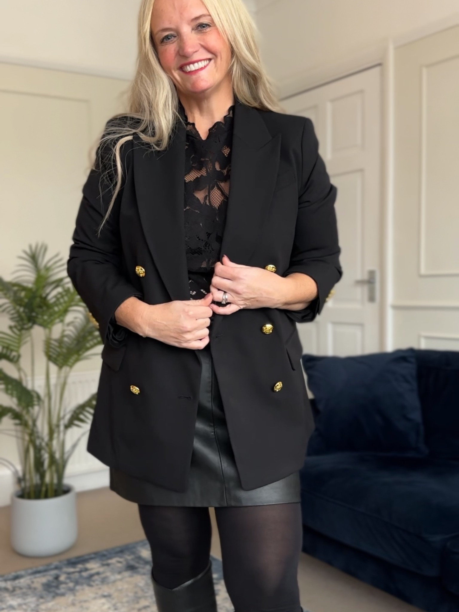 Sharing here a few pieces I recently ordered from @hm which I’ve styled together for the perfect date night look:

🖤Lace top - £19.99
🖤Mini skirt - £19.99
🖤Double breasted blazer - £37.99

The lace top is definitely a keeper and I think the blazer is too. The skirt is going back - a bit too clingy on the c-section pouch sadly (fits fine on the waist so I don’t think sizing up will help)

#LTKdatenight #LTKmidsize #LTKuk