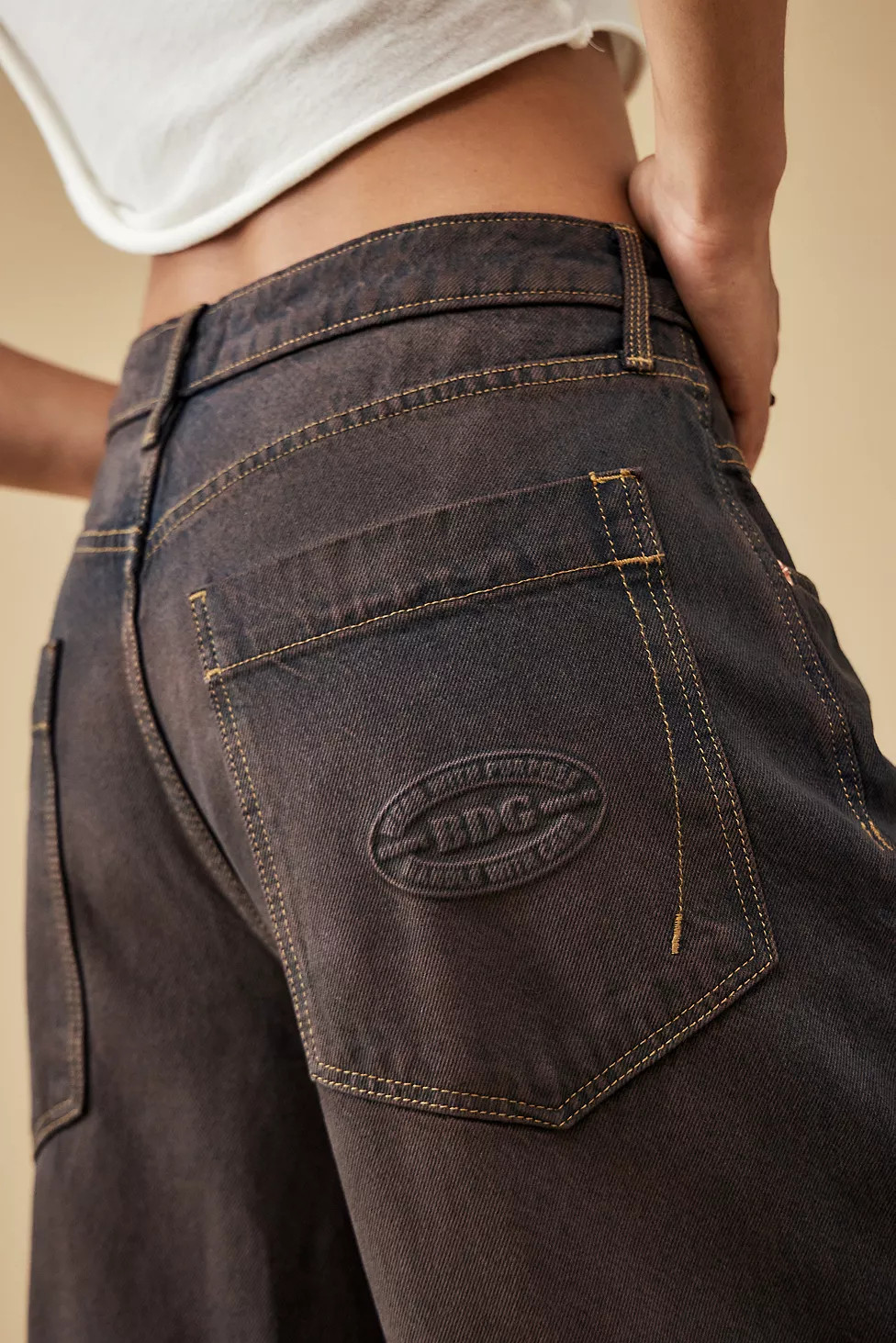 BDG – Baggy-Jeans „Jaya“ in kastanienbrauner Tönung | Urban Outfitters (EU)