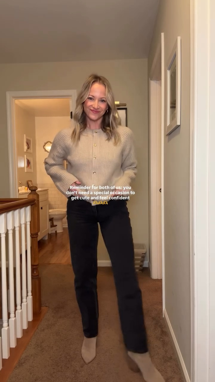 Perfect little casual outfit for Thanksgiving, Friendsgiving, or any cozy holiday moment. ✨

My jeans are vintage Levis but I linked some similar styles 🖤

#LTKHoliday #LTKgrwm #LTKmomlife