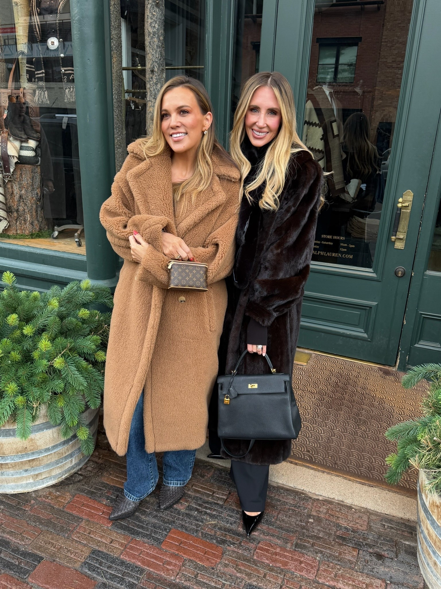 It’s a splurge but I am obsessed with this coat.



Coat, max mara, teddy, aspen, cold weather 

#LTKdayinmylife #LTKmomlife #LTKSeasonal