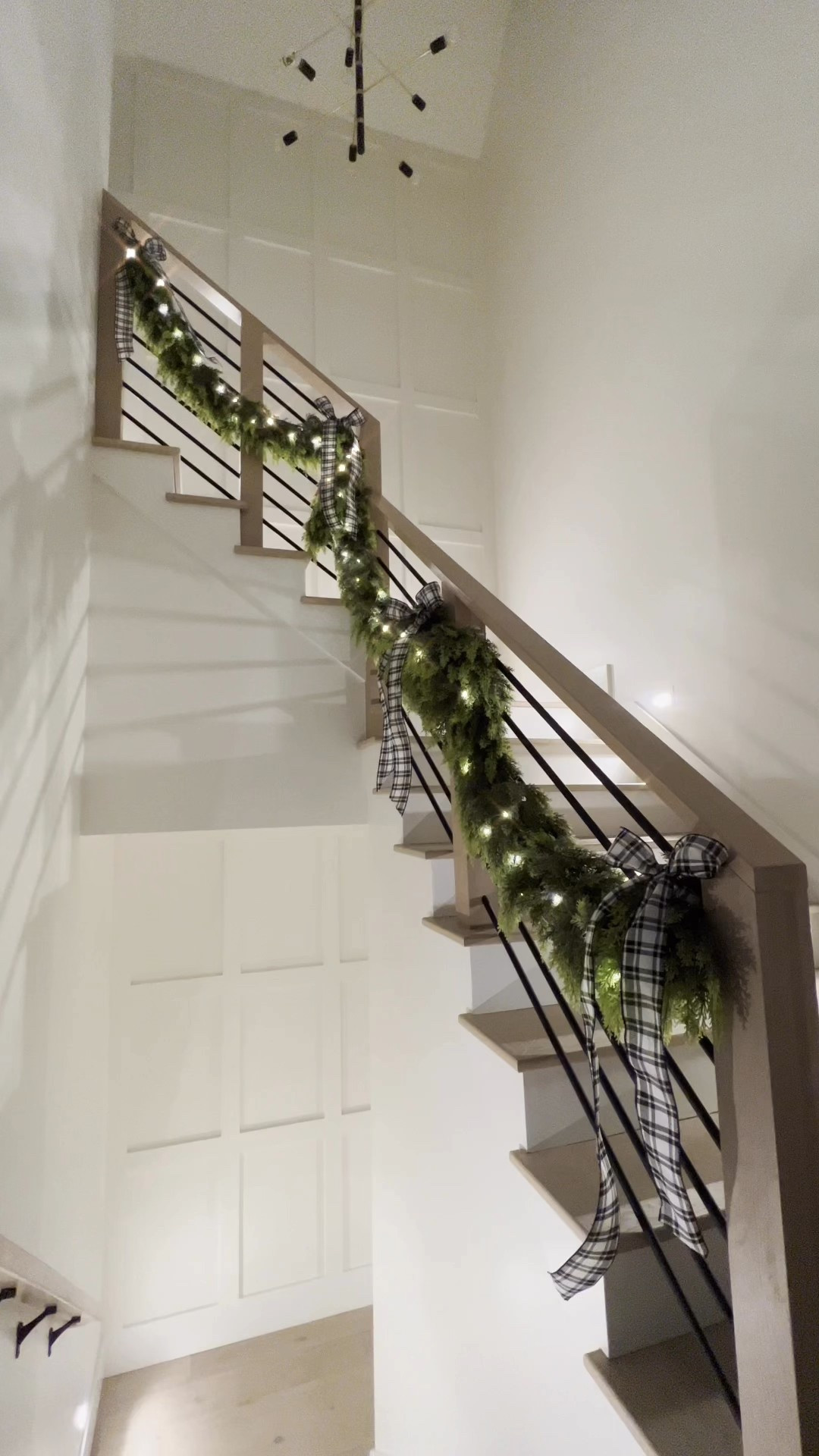 Real touch garland | Christmas decor 

#LTKHoliday #LTKHome #LTKSeasonal