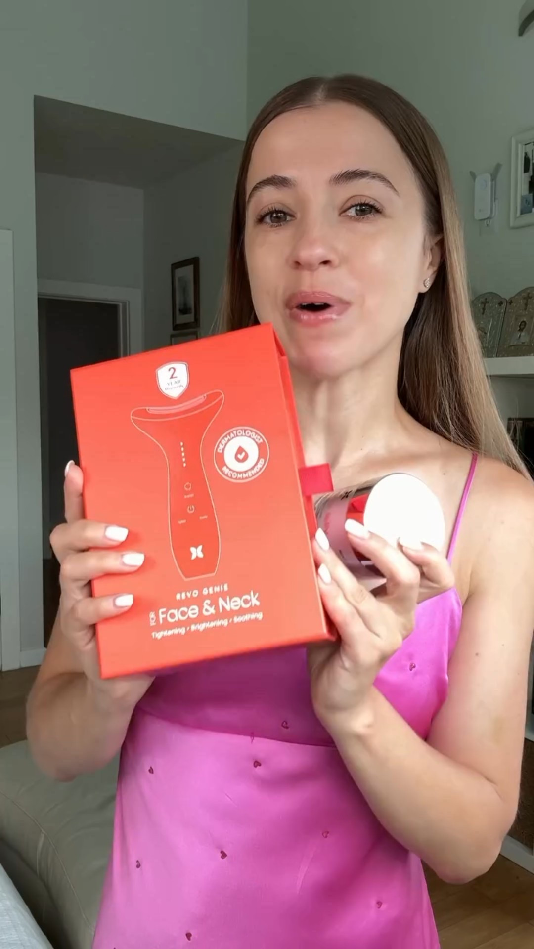 My new skincare ritual that feels like a mini spa at home 🕯️

I’ve been using the @revomadic REVO Genie 3-in-1 Face & Neck Massager, and it completely changed how my skin feels — smoother, firmer, brighter.
✨ Red light — for wrinkles & elasticity
💙 Blue light — for acne & calming
💚 Green light — for glow & even tone

It gently warms up, vibrates, and instantly relaxes your muscles — literally melts the stress away after a long day.
Perfect for that lifted, sculpted look without any effort 🤍

#SkincareRoutine #RedLightTherapy #FaceMassage #BeautyTools #SkinTightening #REVOgenie #SelfCareMoment #LuxurySkincare #GlowingSkin #SkincareGoals #AtHomeFacial #HoustonBlogger