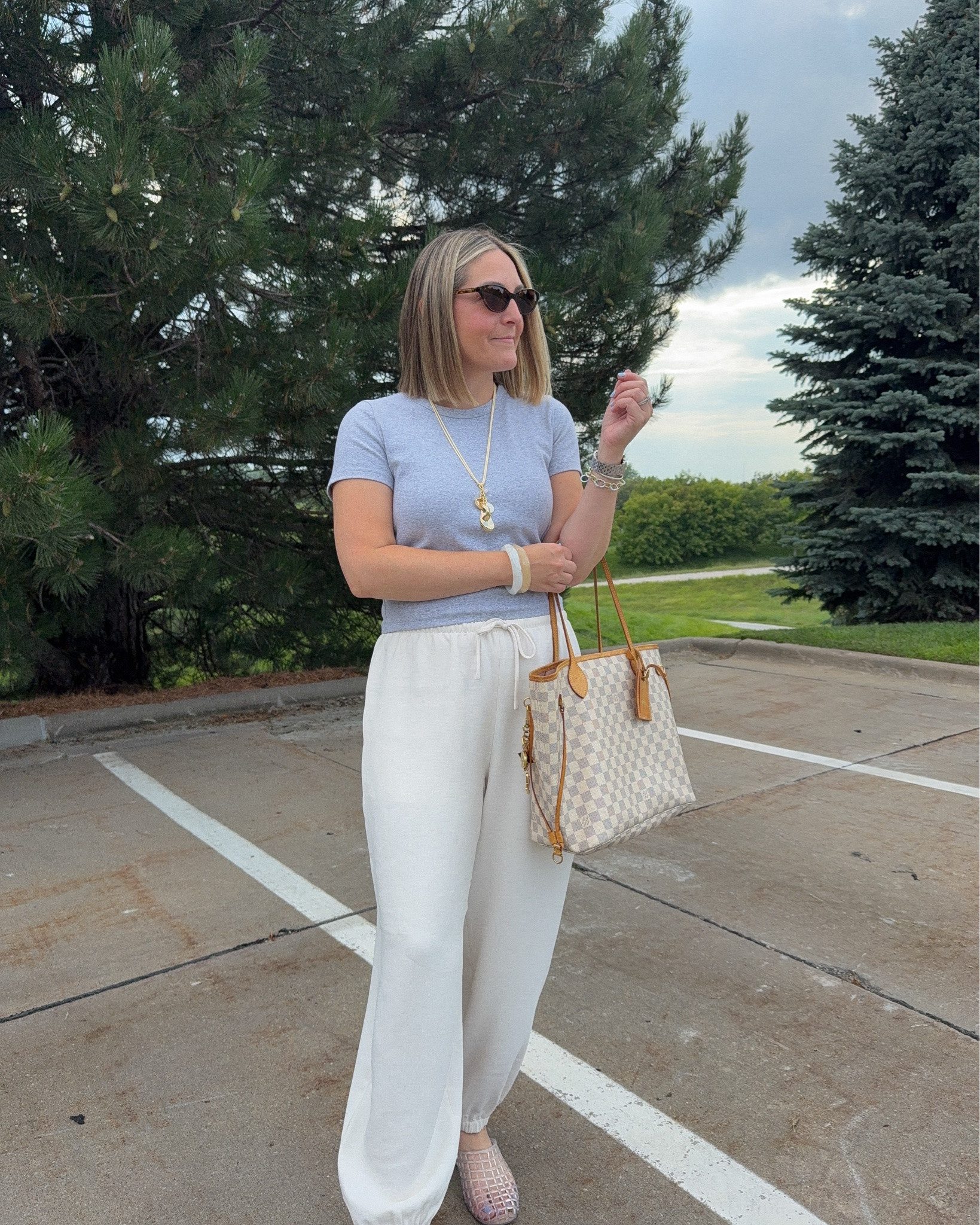 Our favorite versatile wrinkle resistant pants from Aritzia in a new balloon style!  It's just a slight balloon too.  I actually think this style is more comfy than the lodge!  Love the thin waist band and they run just slightly bigger.  
They've gone in and out of stock so get them while you can!  

Wearing my tts medium!

#LTKootd #LTKWorkwear