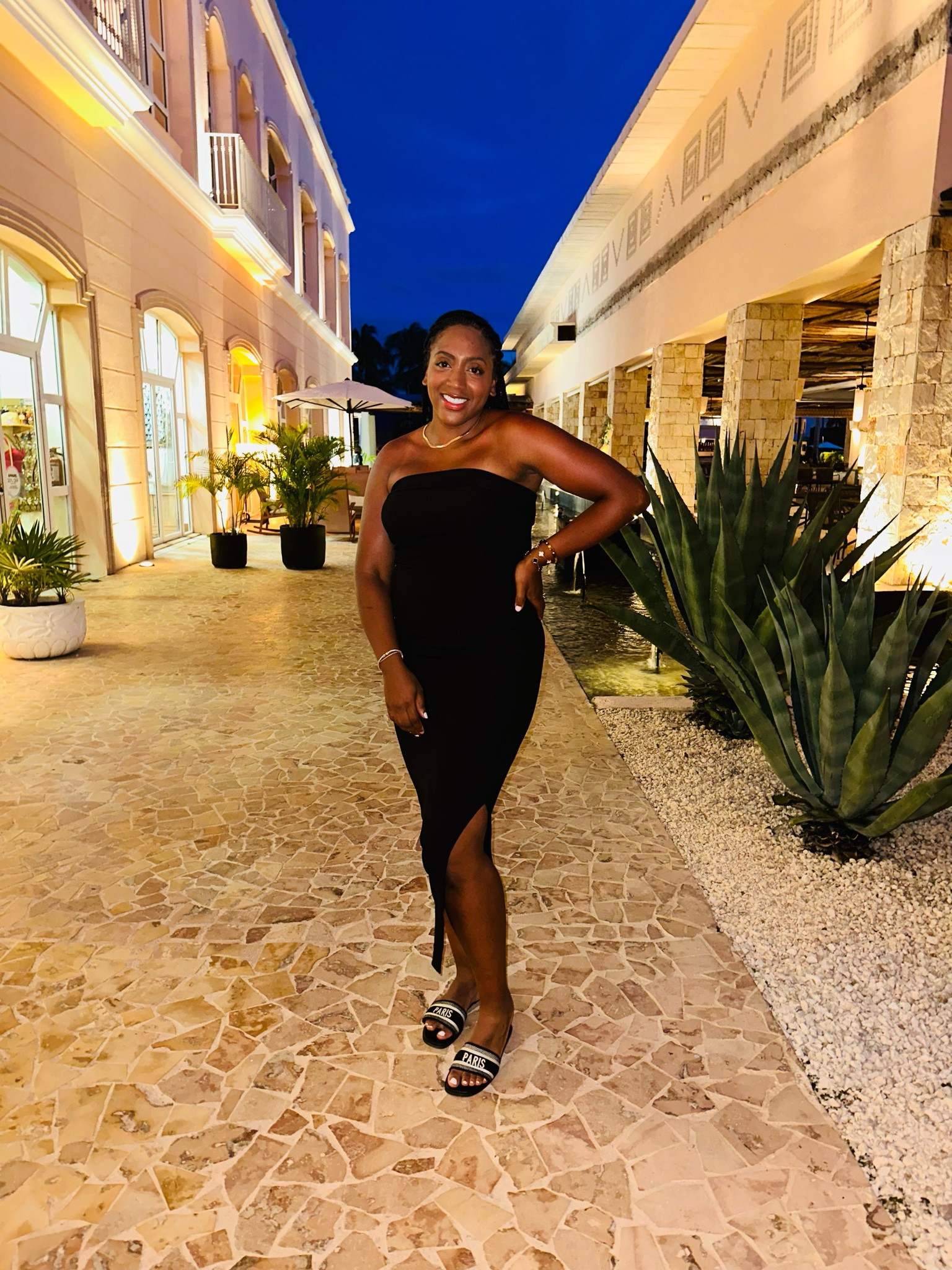 The perfect sleeveless midi black dress. It’s so comfortable and a perfect dress to transition into fall. Also so good for a bump! Details linked here! 

#LTKU #LTKTravel #LTKBump