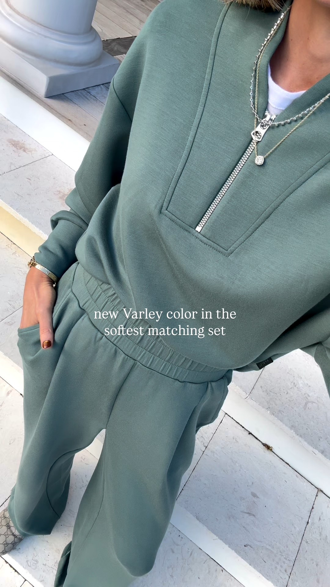 I'm wearing size xs and fits tts. The pants have different inseams to choose from!