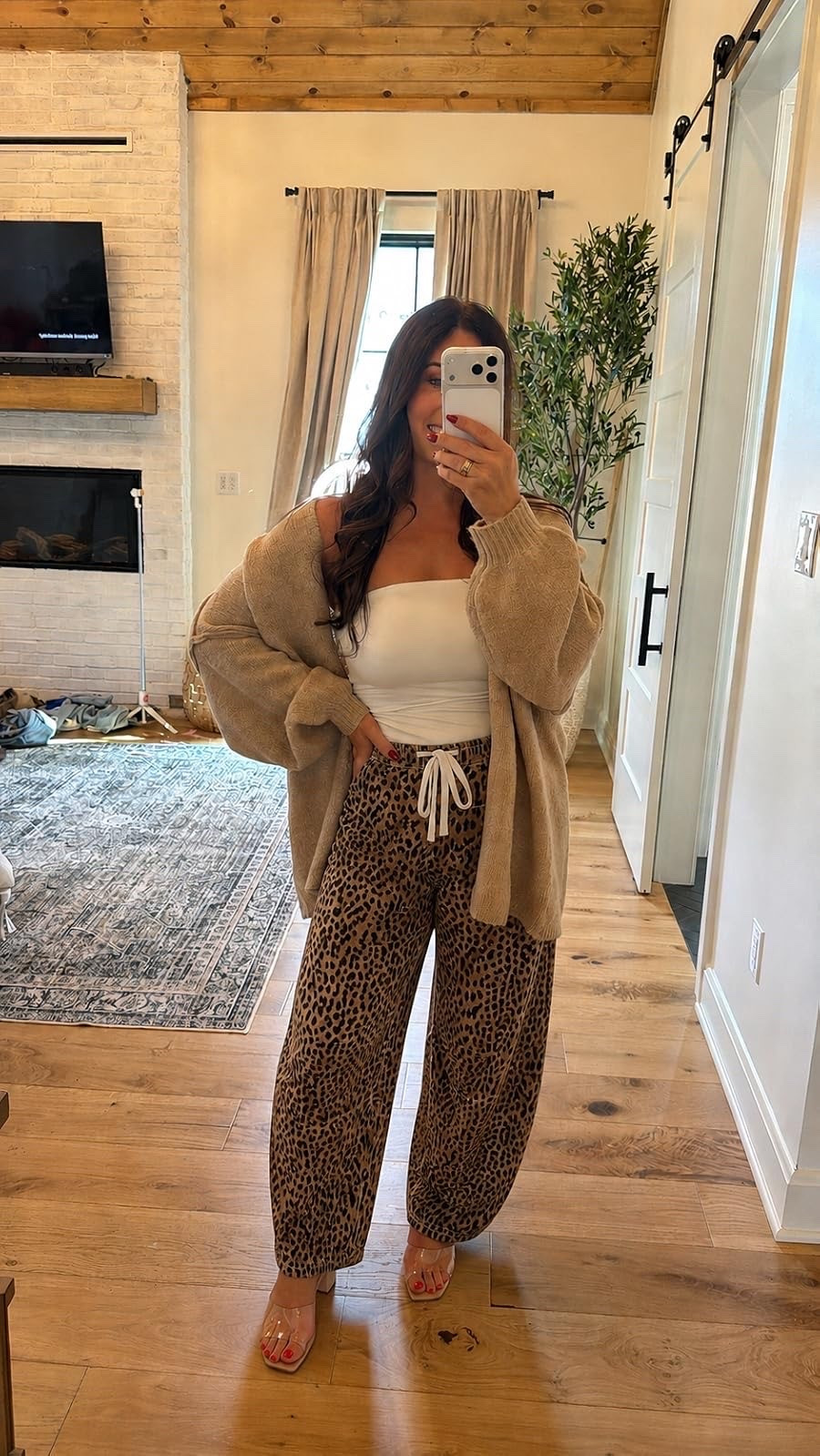 Leopard is basically a neutral, right?! 🐆🤎 These relaxed leopard pants paired with a simple top and oversized cardigan make the cutest comfy-chic look. Perfect for lounging, errands or an easy casual day!
#LeopardPrint #CasualStyle #ComfyChic #LTKStyle #FallFashion #CardiganSeason #MomStyle