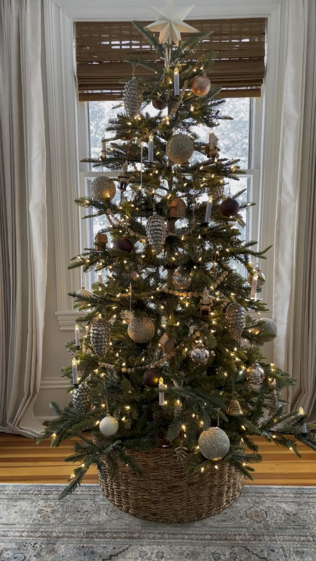 Our Christmas tree is majorly marked down right now 


#LTKSeasonal #LTKSaleAlert #LTKHome