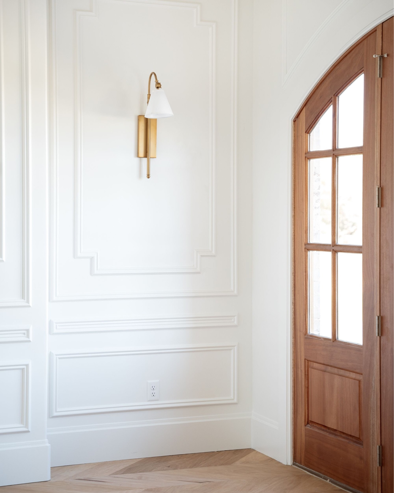 Sconce lighting.🖤
@micahabbanantodesigns
#timelesswithanedge
#micahandco

#LTKhome #LTKFind #LTKSale