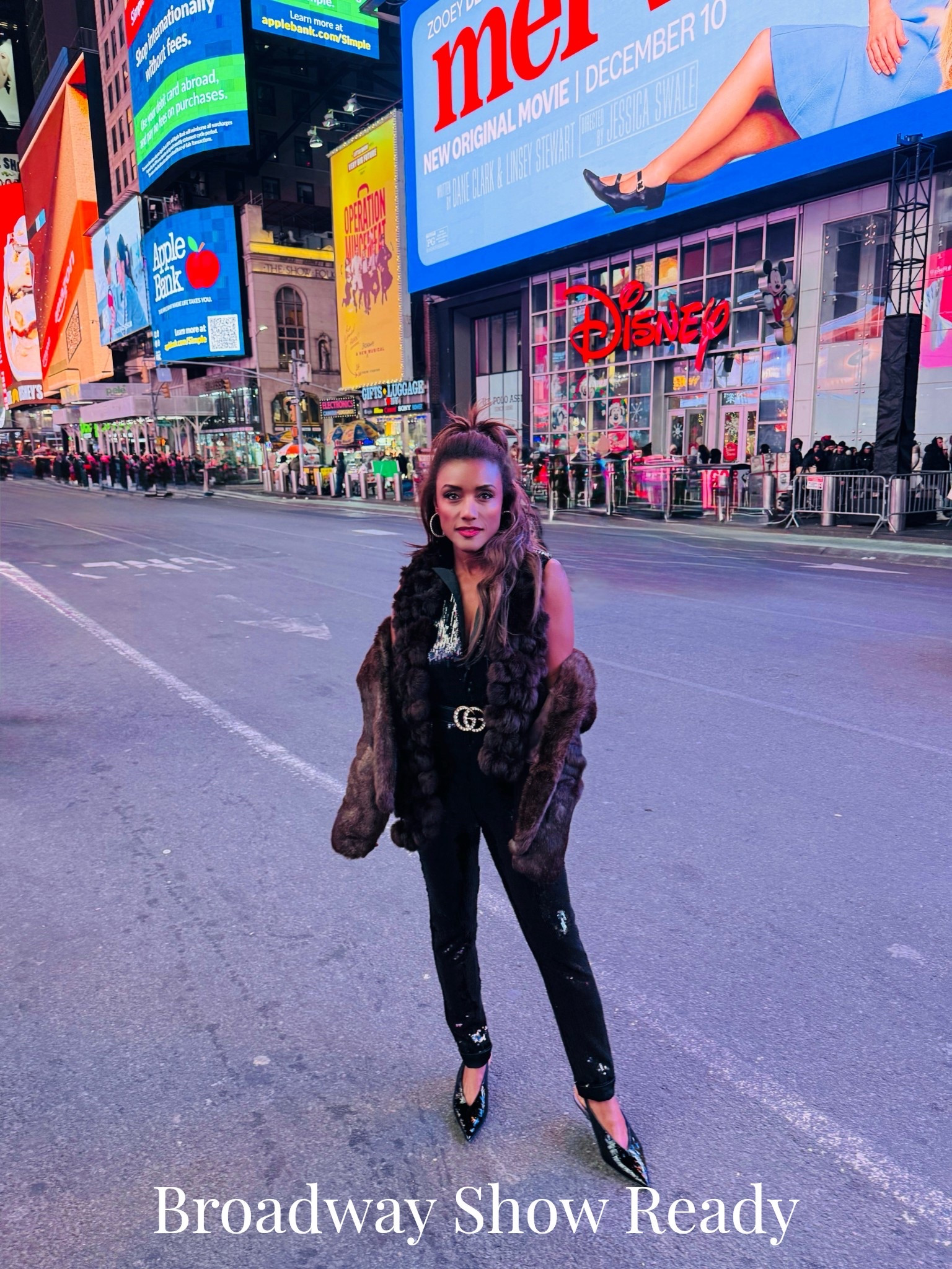 Holiday season in NYC = GLAM. 



#LTKSeasonal #LTKHoliday #LTKootd