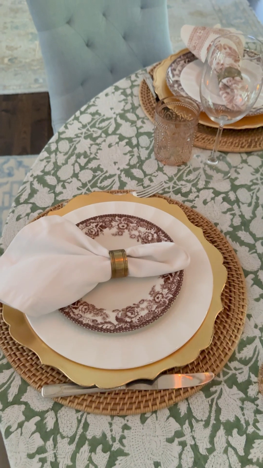 Chic fall layers in gorgeous color! Green, brown, blue and gold is perfect for a fall look!

Chic home, chic finds, home decor, fall finds, fall decor