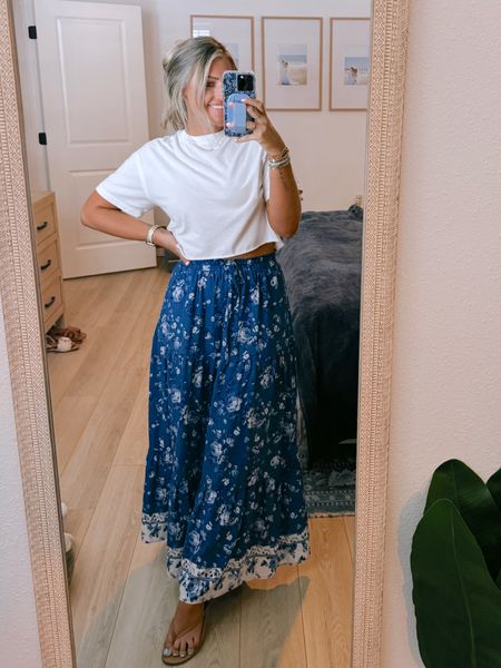 Fridays OOTD - size small in my fave amazon maxi skirt I own in a few colors! Size small in THE BEST lil target tee! I pair this with EVERYTHING!!!! 