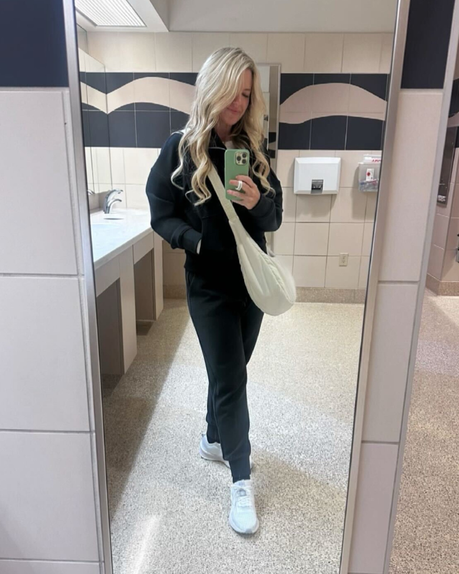 Travel outfit ✈️

#LTKtravel #LTKstyletip