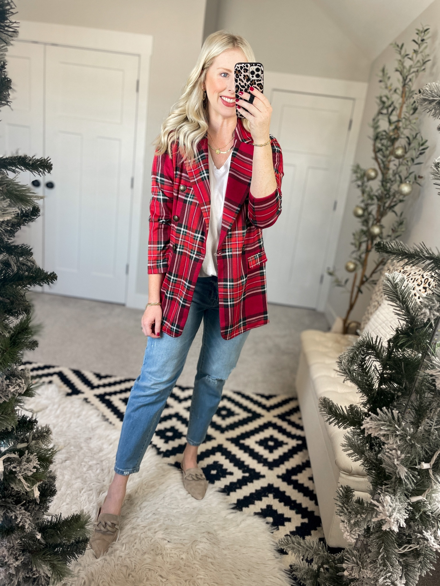 Red plaid blazer 30% off 

#LTKsalealert #LTKHoliday #LTKCyberweek