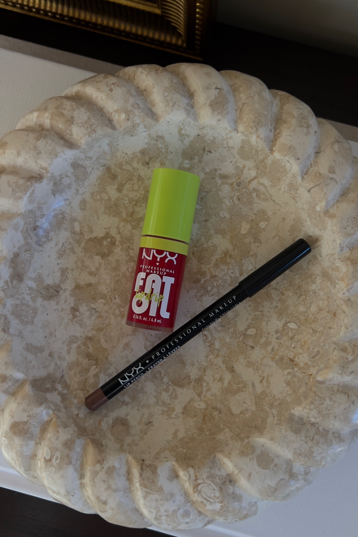 Hailey Bieber inspired lip combo 🫦

Nyx liner in nude truffle
Nyx fat lip oil in newsfeed

Lip combo, drug store makeup, makeup, hailey Bieber, lipgloss, lip liner, nyx

#LTKStyleTip #LTKGiftGuide #LTKBeauty