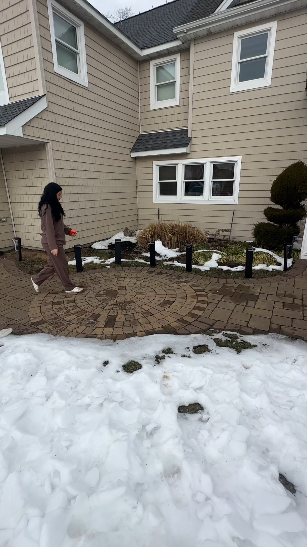 I talk a lot about decorating inside a home…
but the outside deserves the same attention.

Good exterior lighting isn’t just about visibility, it’s about mood, safety, and that quiet, architectural glow that makes a home feel custom.

These solar pathway lights from @verluce_smart completely transformed the walkway at night. No wiring. Just a clean, modern shape and a soft glow that actually looks elevated, not harsh or blue.

They charge during the day and automatically light up at night, so it’s one of those upgrades that feels thoughtful but requires zero daily effort.

It’s such a small detail… but it makes the whole exterior feel finished.

Because design doesn’t stop at the front door.



#verlucelights #outdoorlighting #solaroutdoorlights

#LTKHome #LTKSpringSale