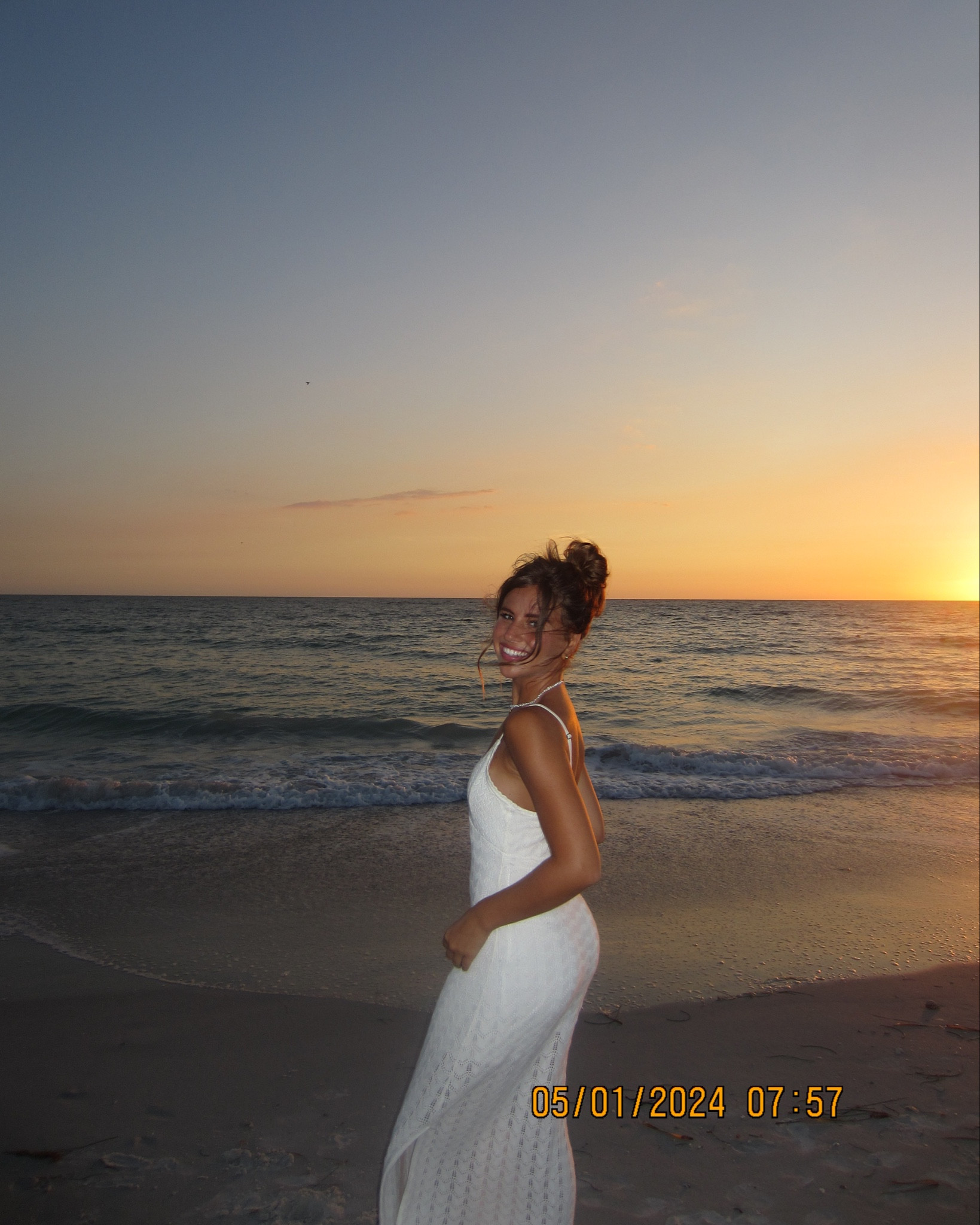 this sweet summer white dress from Hollister is everything. I will be wearing this for every beach night dinner 

Date night, dinner, dress, white dress, Hollister 