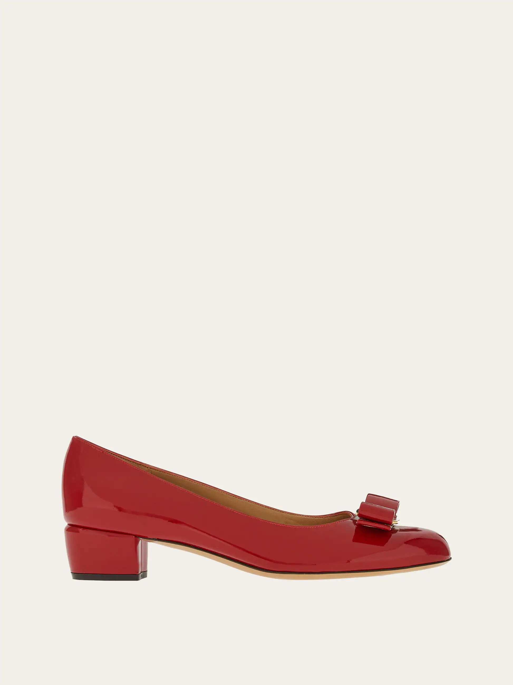 Ferragamo Women Vara pump Red Size 5 | Ferragamo