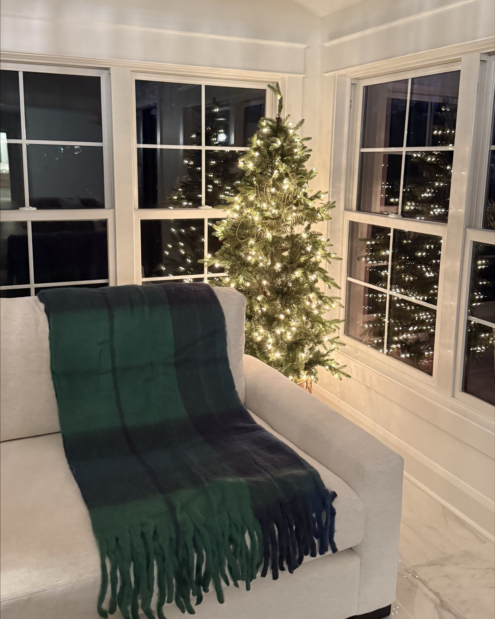 Christmas decor is my love language ❤️🌲

#LTKSeasonal #LTKHoliday #LTKHome
