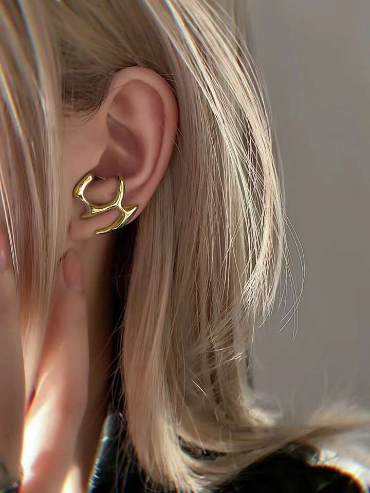 1pair Gold-Colored Asymmetrical Cutout Design Stud Earrings | SHEIN