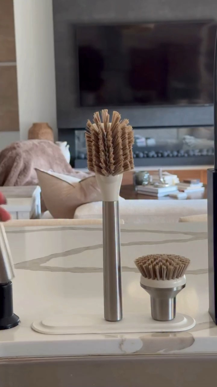 I love how the brushes stays in place with the magnets. It’s also nice that it matches my aesthetic 🤎

Follow and comment SHOP for link 🔗 

#amazonfinds #amazonhome #amazonfavorites #amazonmusthaves #kitchen