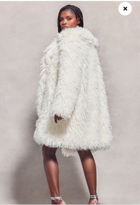 White Faux Fur Oversized Coat

#LTKSeasonal #LTKfindsunder100
