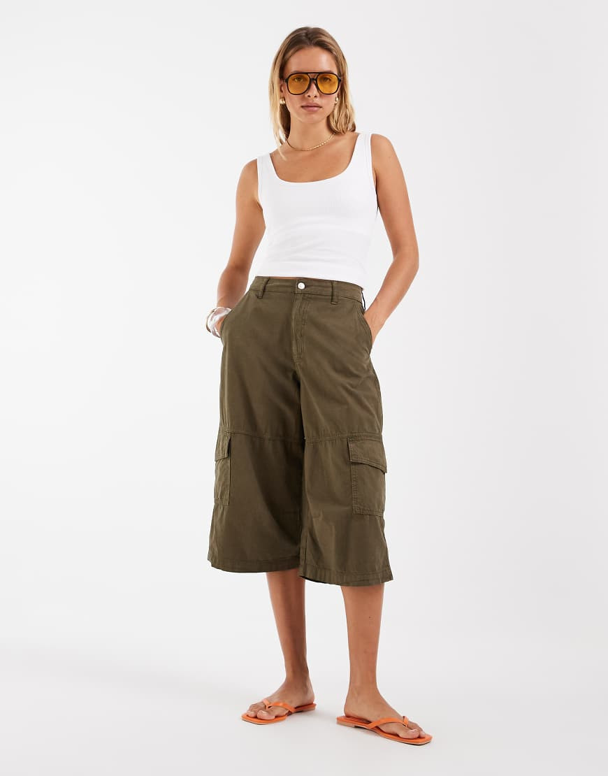 ASOS DESIGN cargo bermuda shorts in khaki green | ASOS (Global)