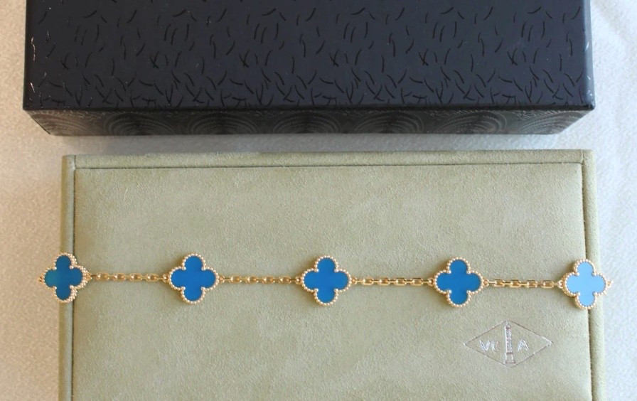 🩵🩵🩵 Clover bracelet #dhgate 

#LTKFindsUnder50