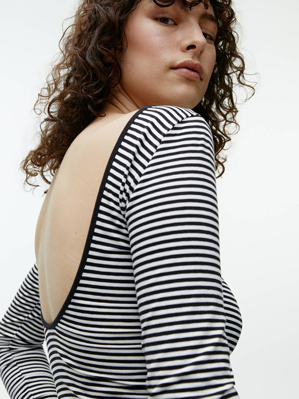 Deep Scoop-Back Top - White/Black - ARKET GB | ARKET (US&UK)
