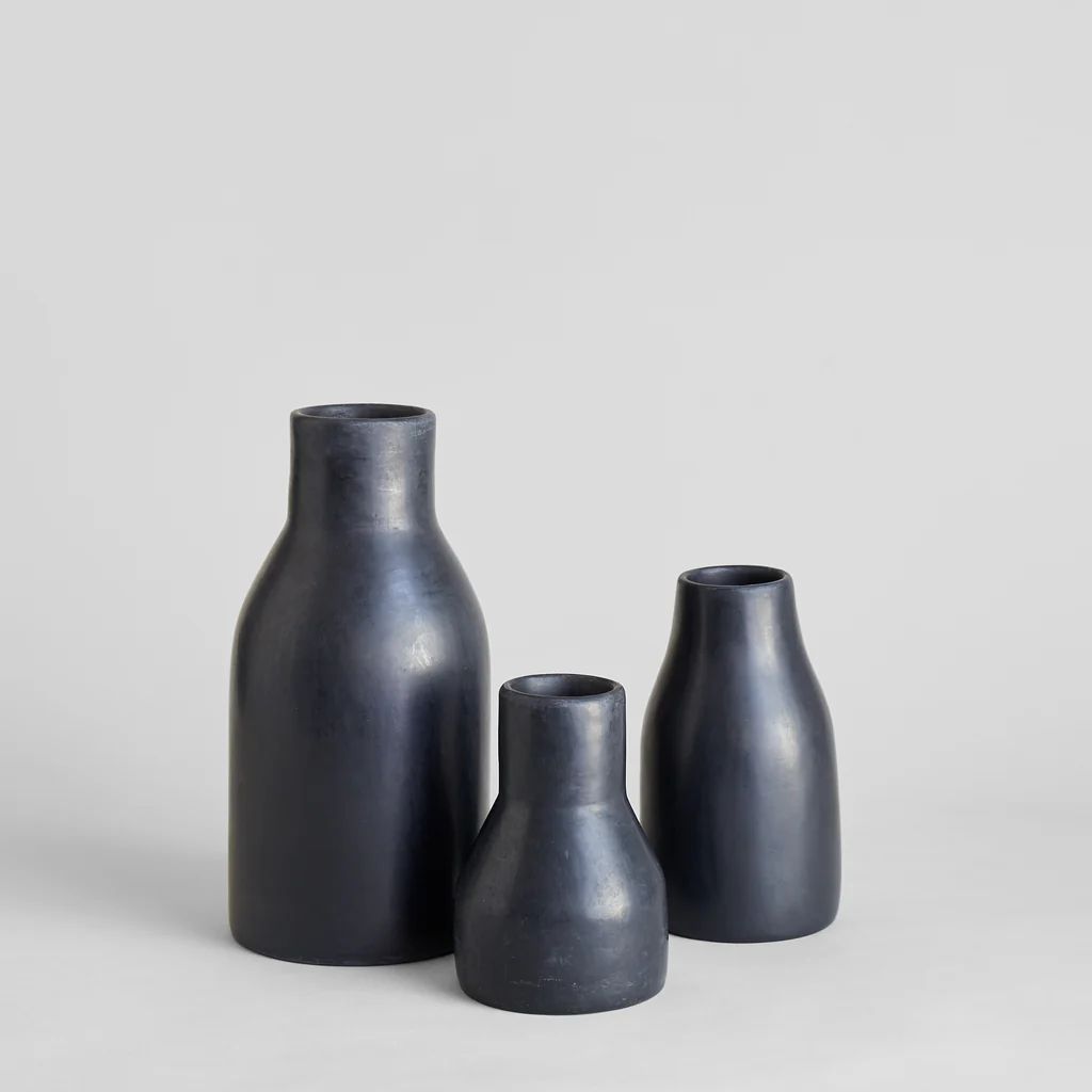 Monolithic Tadelakt Vase, Black | Bloomist