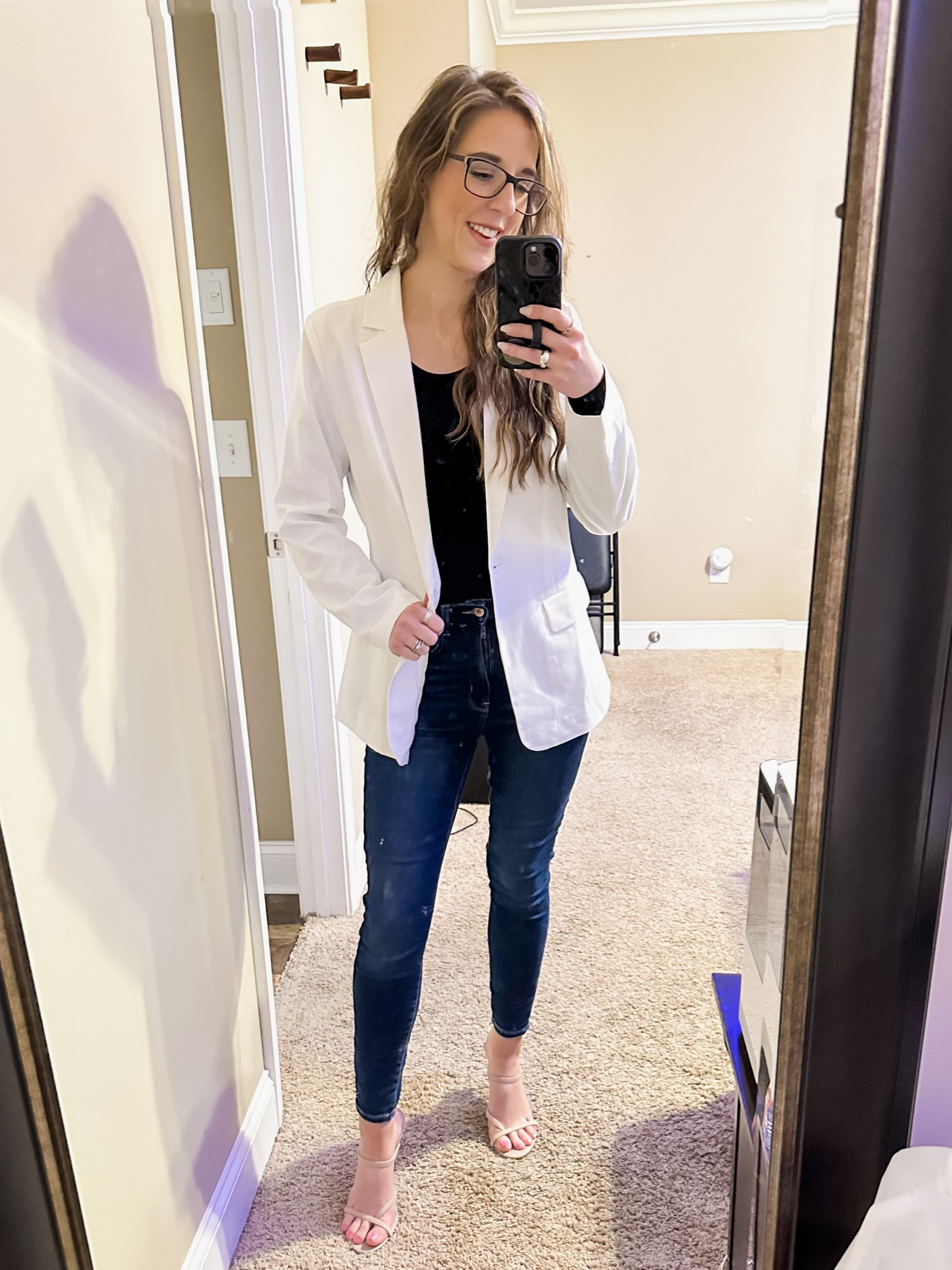 Y’all know I love a good blazer look!! Paired this super cute white blazer with a black bodysuit, jeans, and some cute heels! 😍


#amazonfashion #stevemadden #blazerlooks #bodysuit 

#LTKfit #LTKstyletip #LTKunder50