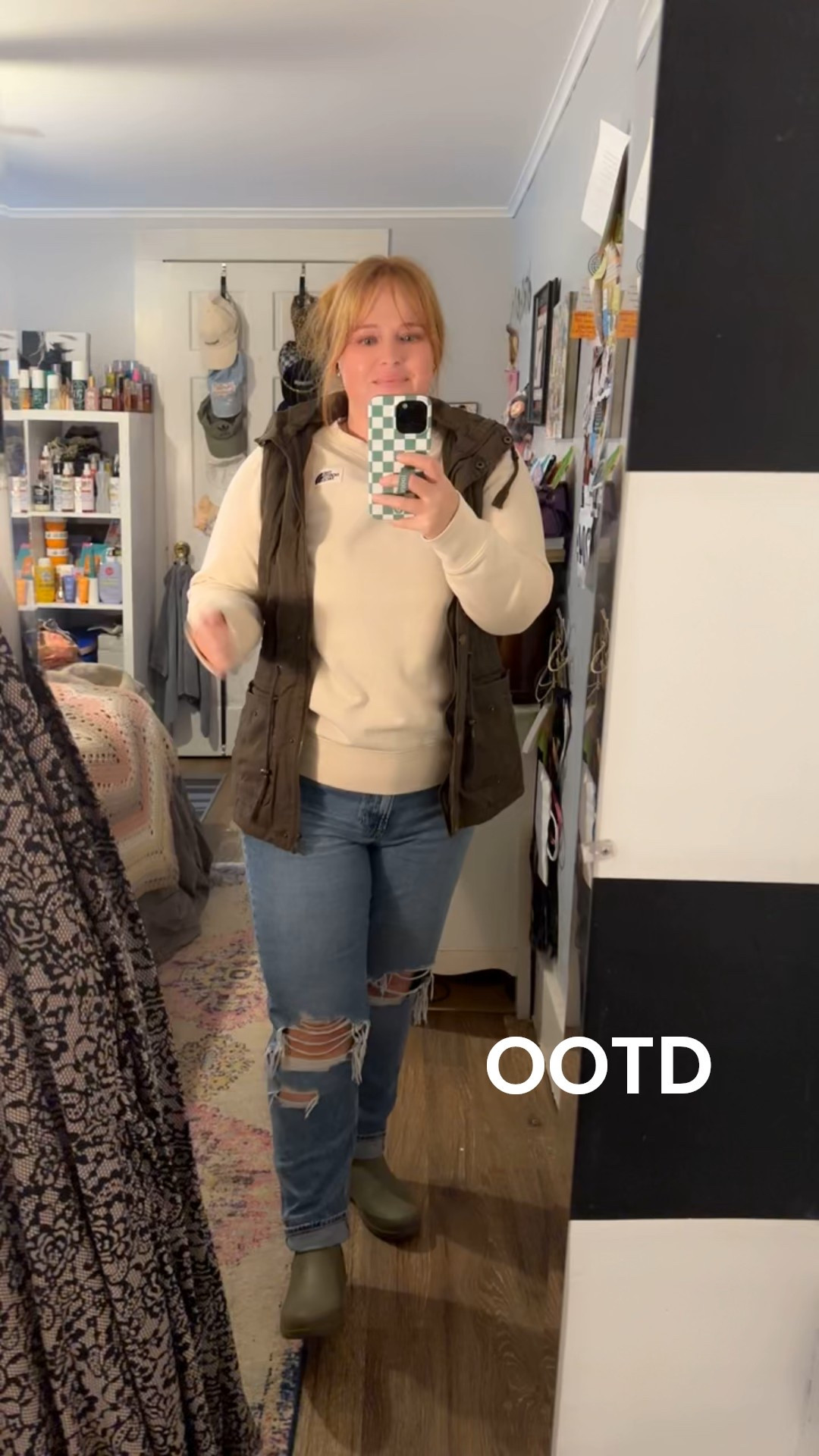 Quick OOTD!

The North Face crew neck, a Walmart tank for layers, a simple vest to keep me warm all paired with my favorite American Eagle mom jeans and some Ugg rain boots! Snowy day perfection. ❄️ 

I got this new green checkered Loopy phone case too! I plan to add a festive loop for the holidays too! 🎄 

#LTKmomlife #LTKootd #LTKMidsize
