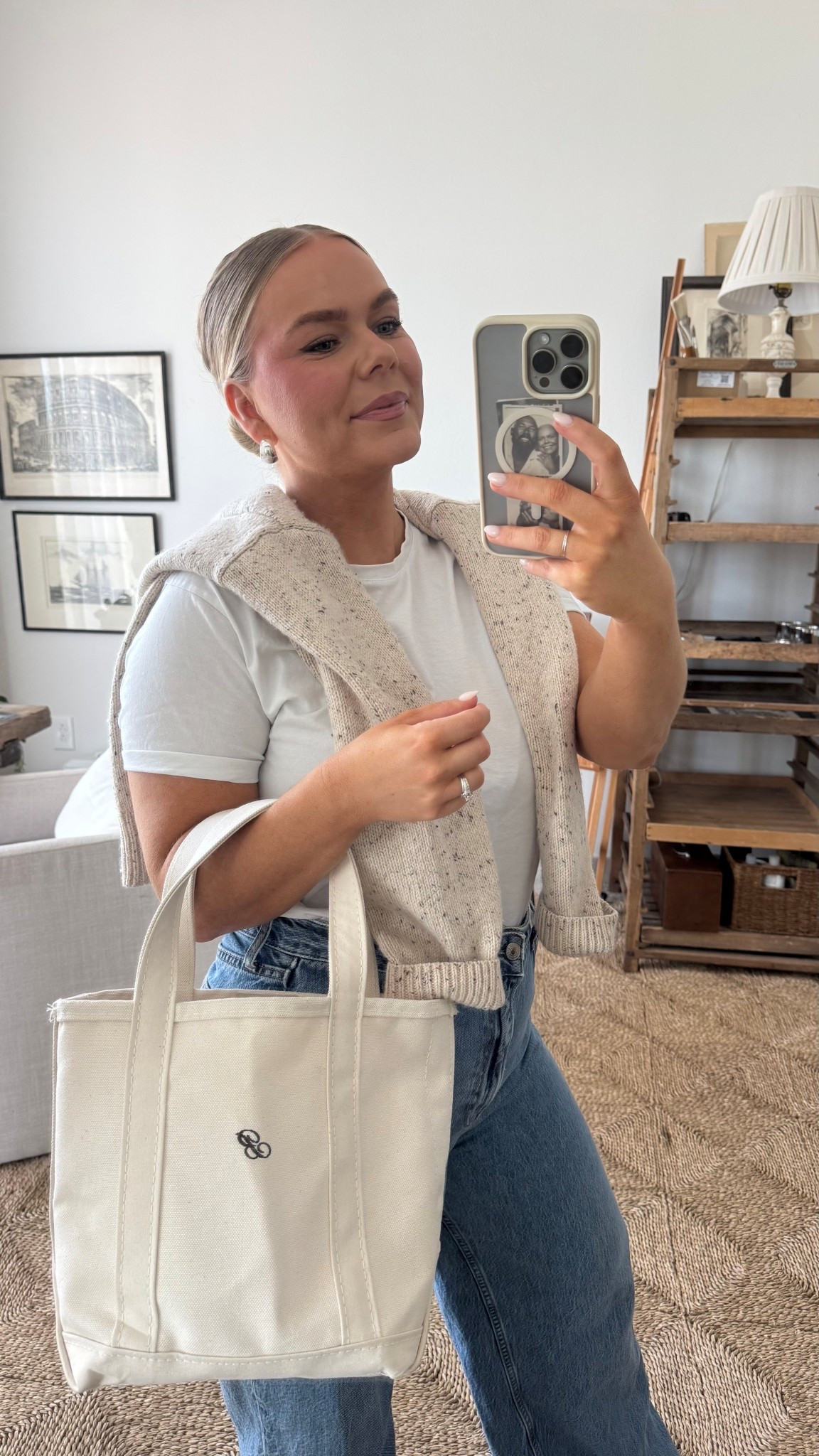 Cute personalized tote to finish off today’s look! Size S, color natural with long handles, dark brown thread. 