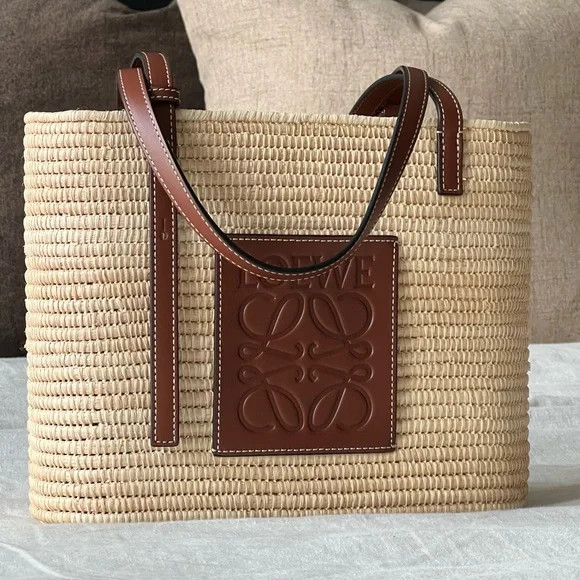 LOEWE | PAULA IBIZA TOTE | Poshmark