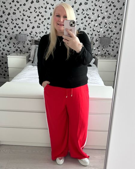 OOTD ❤️🖤

River Island
Red Trousers 
Smart Joggers
Flatform Trainers
Style Over 40
Style inspiration 
Outfit ideas 
Red and black outfit 
Winter outfit ideas 
Side stripe trousers 
Next Clothing
Russell and Bromley
Abbott Lyon 

#LTKplussize #LTKover40 #LTKstyletip