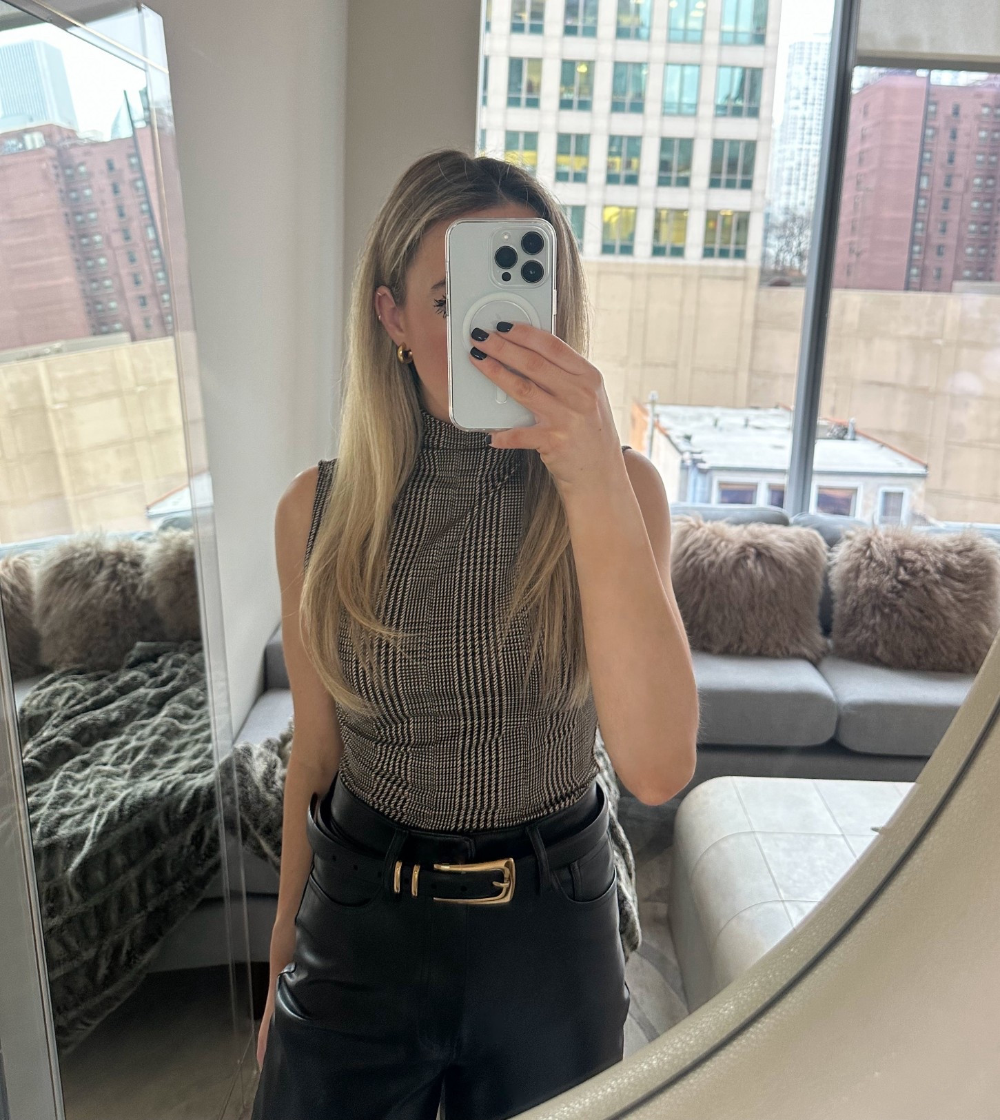 Chicago Daily Outfit 


women’s fashion, daily outfit, leather pants outfit, women’s winter look, going out look, vegan leather pants, black pants outfit 

#LTKootd #LTKSeasonal #LTKgrwm