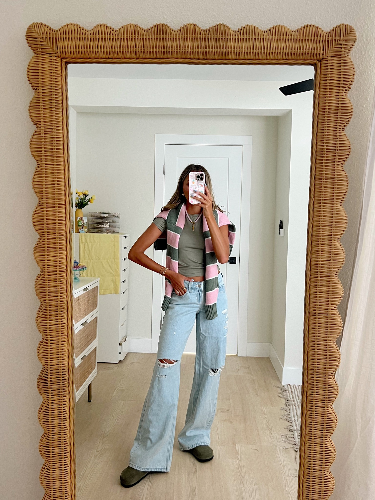 fall outfit ideas from the @hollister sale 🍁👖 code HCOMCKENZIE for an extra 20% off your purchase (codes stack)

wearing an XS in sweaters and tops and 00 regular in jeans

#LTKootd
