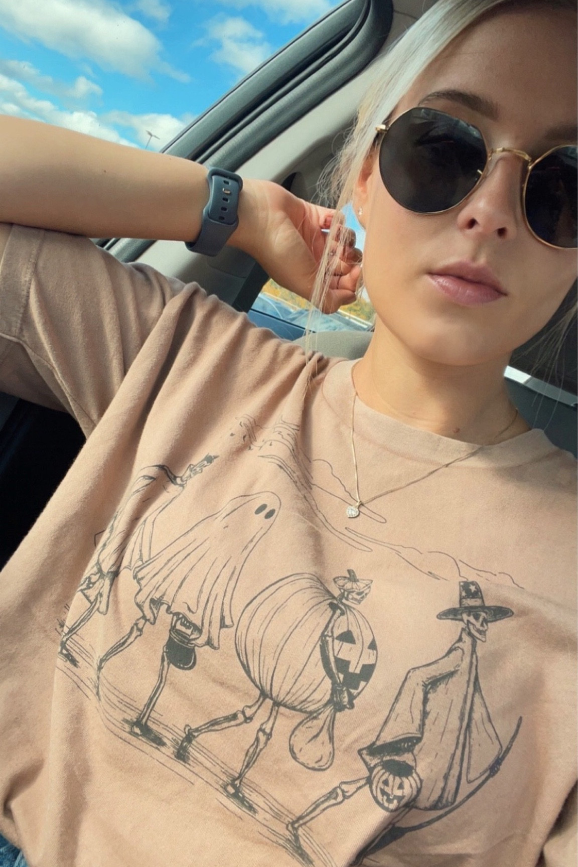 Halloween tee 🎃😍

#halloween #americaneagle #ae #oversizedtee #falloutfit #fall #tshirt #casualoutfit#LTKHalloween 



#LTKSale #LTKsalealert #LTKSeasonal