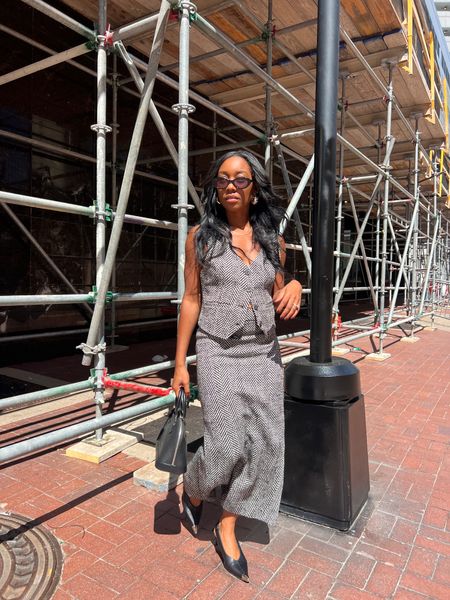 Work outfit - Black and grey vest with matching skirt (set), perfect for work. Size up on the skirt fits tight. Wearing a M vest and I'm 5ft. Anine Bing pointed toe heels and black sunglasses 

#LTKCon #LTKstyletip #LTKworkwear