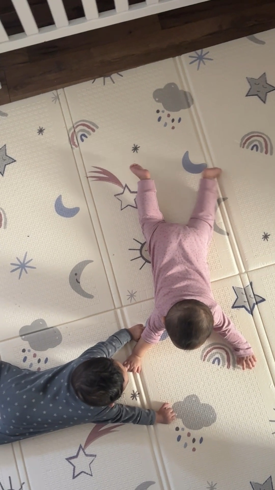 Tapete reversible perfecto para que bebés jueguen ⭐️🌈🌧️☁️

#LTKActive #LTKdayinmylife #LTKvlog